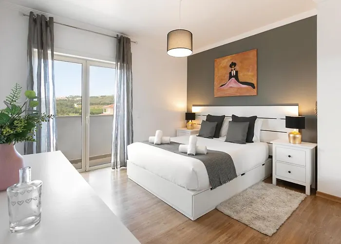 ヴィラ Pool & Charm オビドス