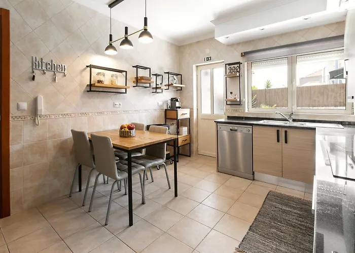 Pool & Charm オビドス