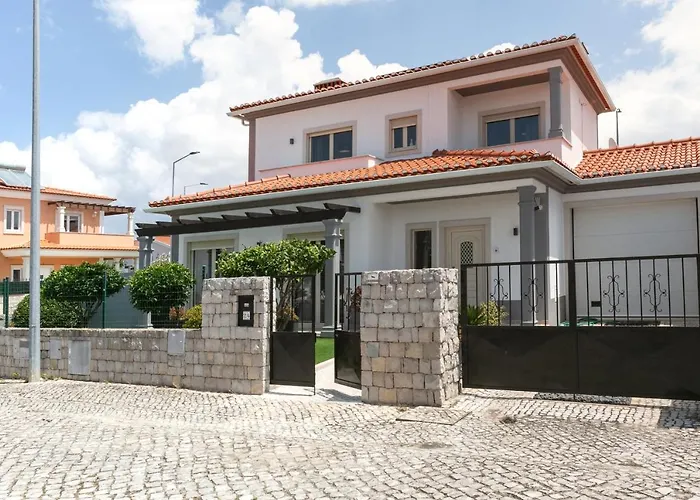 Pool & Charm ヴィラ オビドス